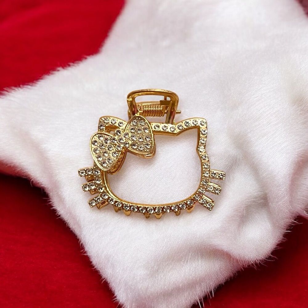 ⭐️3/$25⭐️ Hello Kitty Clear Rhinestone Gold Tone Hair Clip